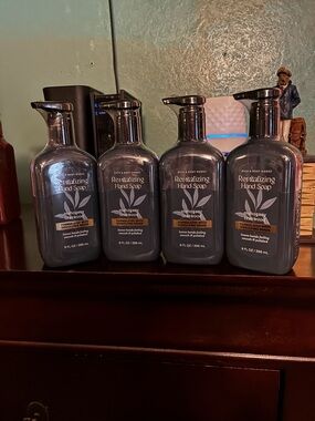 Bath & Body Works Revitalizing Hand Soap - Gray Bottle (Mahogany Teakwood) (4)